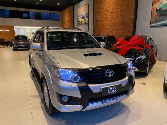 TOYOTA HILUX SW4 3.0 SRV 4X4 16V TURBO INTERCOOLER DIESEL 4P AUTOMÁTICO